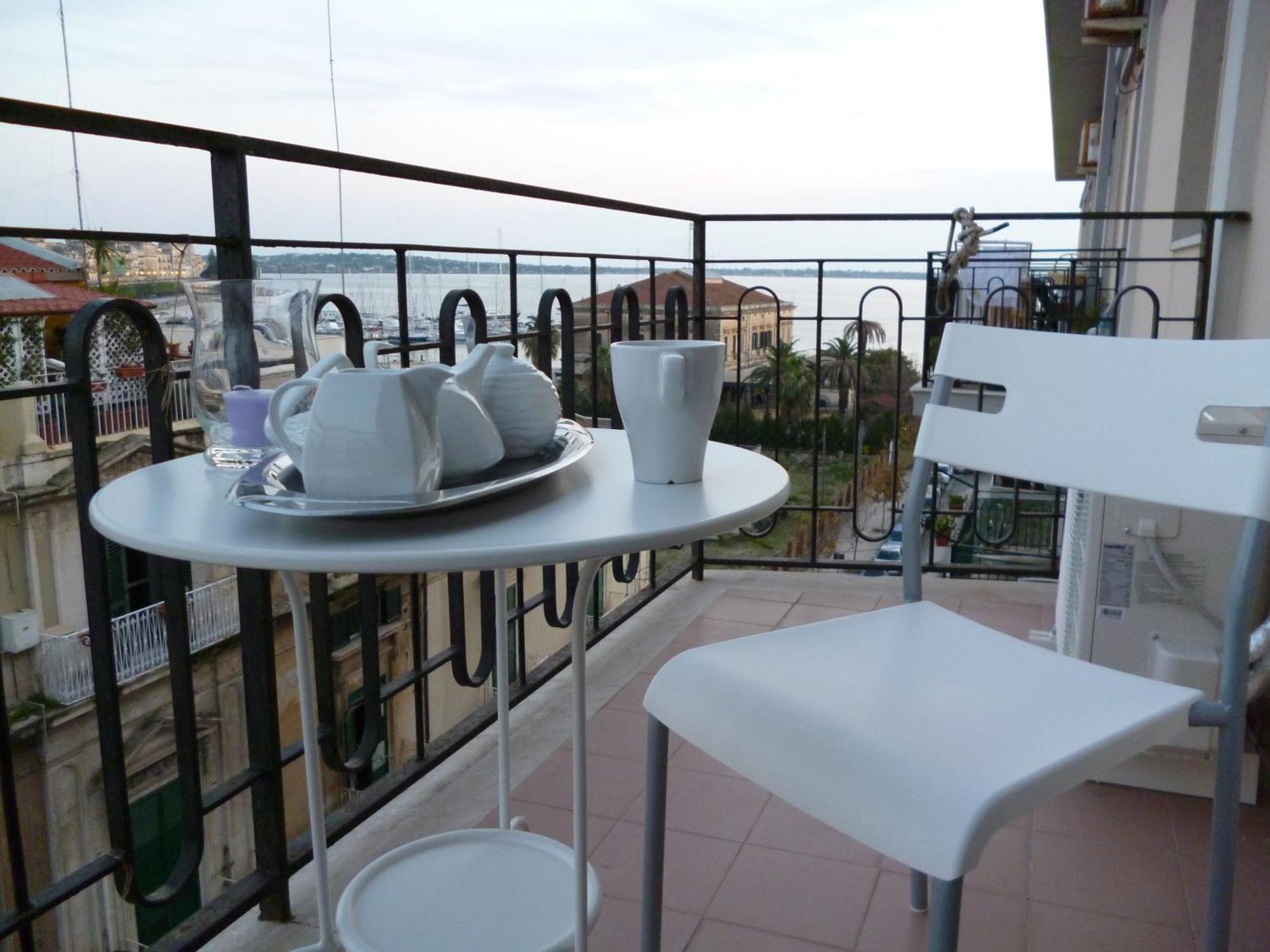 Frühstückspension Le Grand Bleu Siracusa - One Hundred Steps From Ortigia -sea View - 3*
